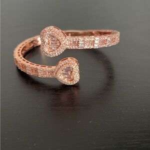 Gold Heart Pavé Bracelet with Intricate Detailing